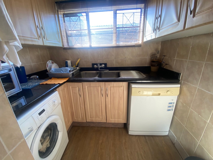 6 Bedroom Property for Sale in Berea Eastern Cape